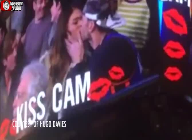 Video :A man pays a heavy price for delaying kissing his lover